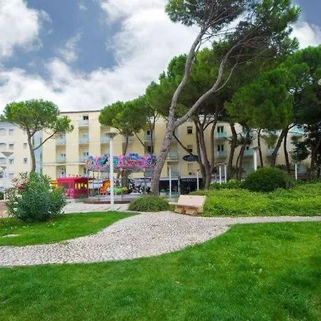 Daire Lavish Apartment In Cattolica With Swimming Pool Cattolica