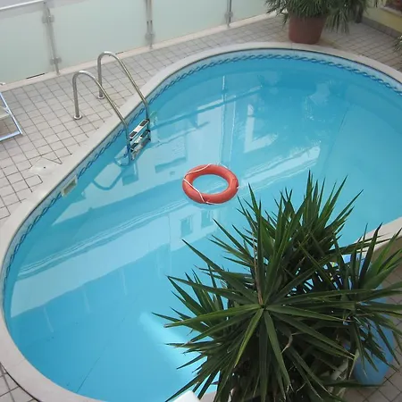 Daire Lavish Apartment In Cattolica With Swimming Pool Cattolica