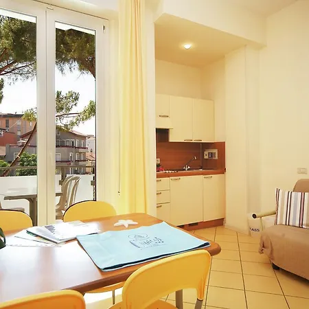 Lavish Apartment In Cattolica With Swimming Pool Daire *