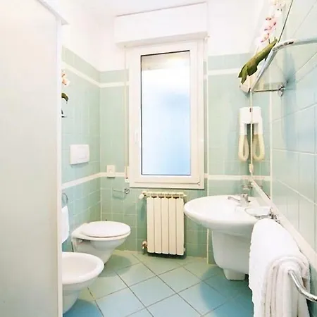 Daire Lavish Apartment In Cattolica With Swimming Pool *